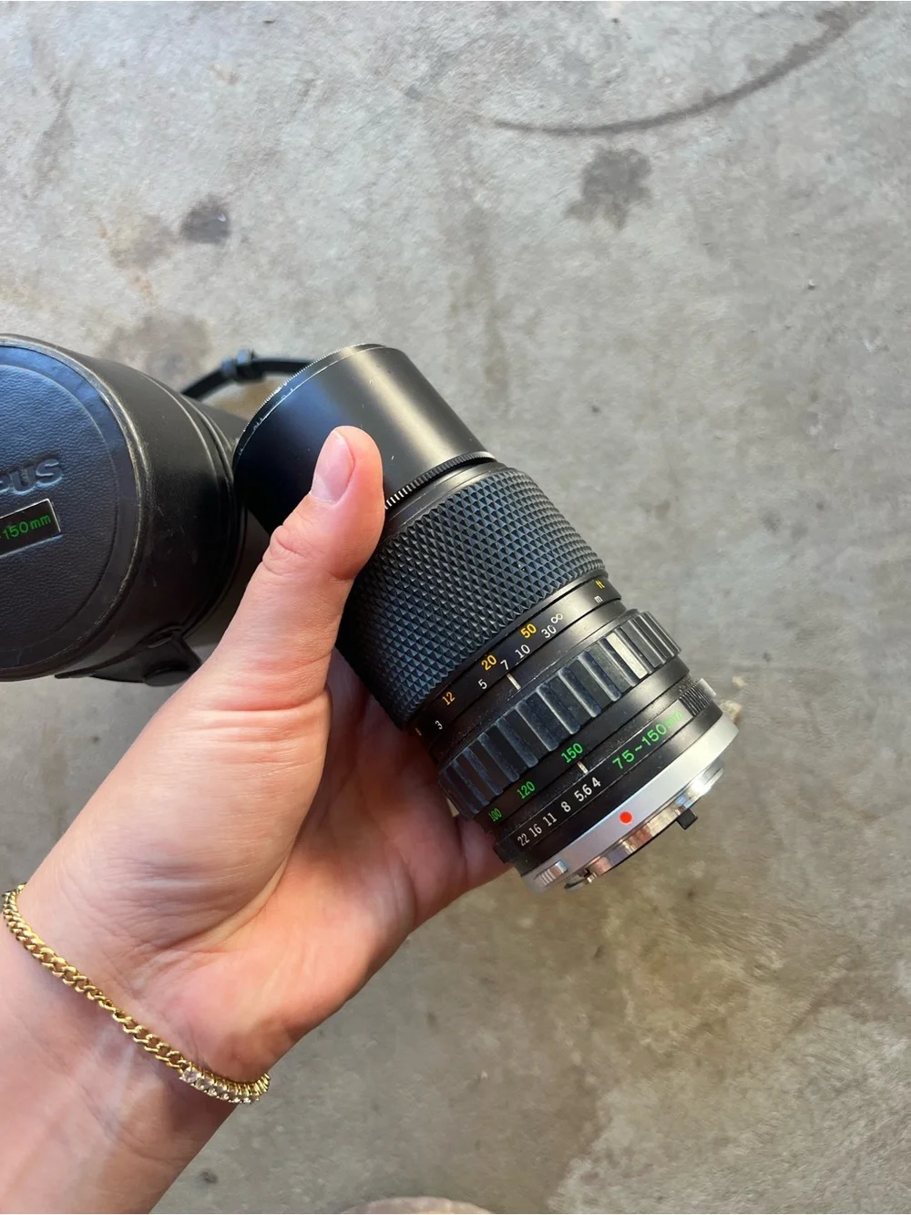 Olympus OM Zuiko 75-150mm f/4 Lens w/ Case Vintage Manual Focus